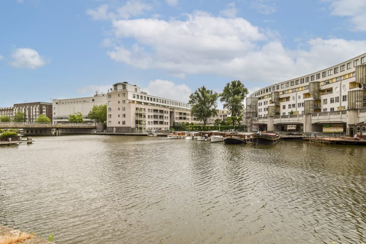 Appartement te koop: Borneolaan 214, Amsterdam