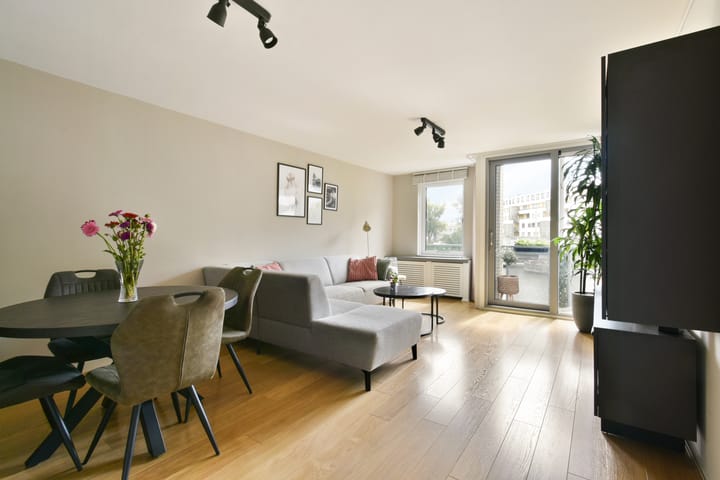 Appartement te koop: Borneolaan 214, Amsterdam