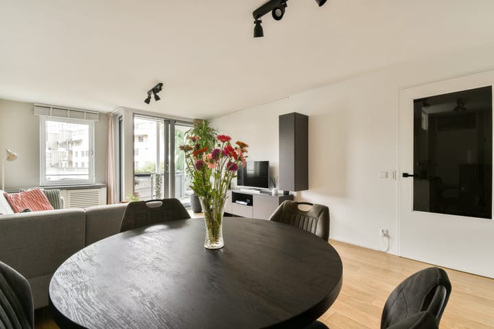 Appartement te koop: Borneolaan 214, Amsterdam
