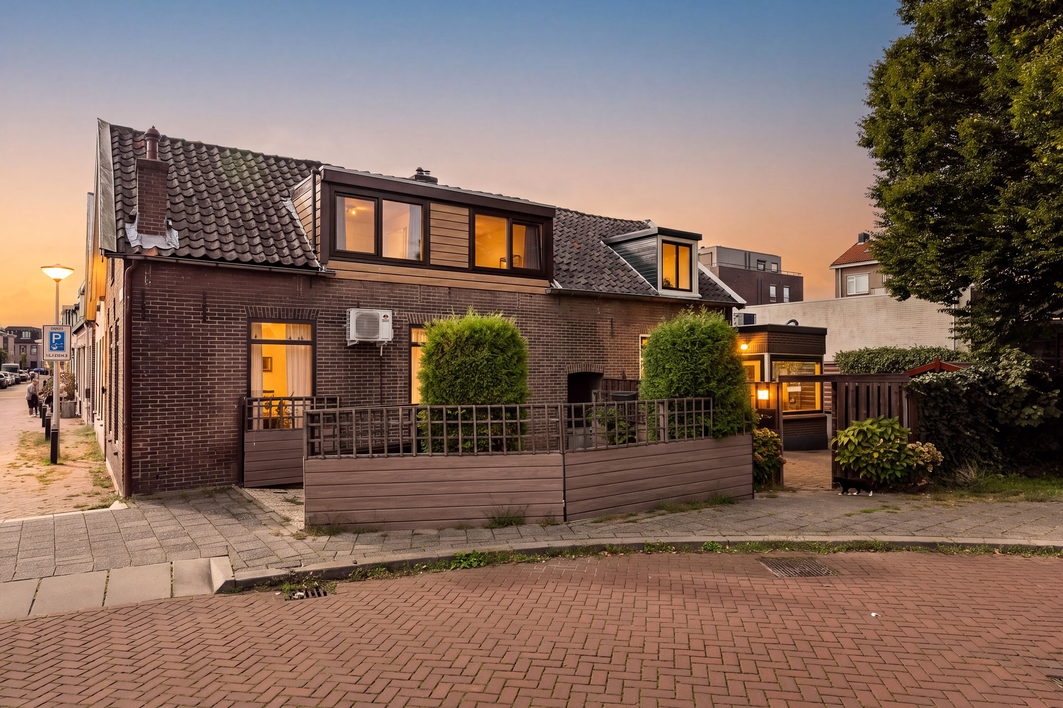Photo 9 of J.W.C. Bloemstraat 45