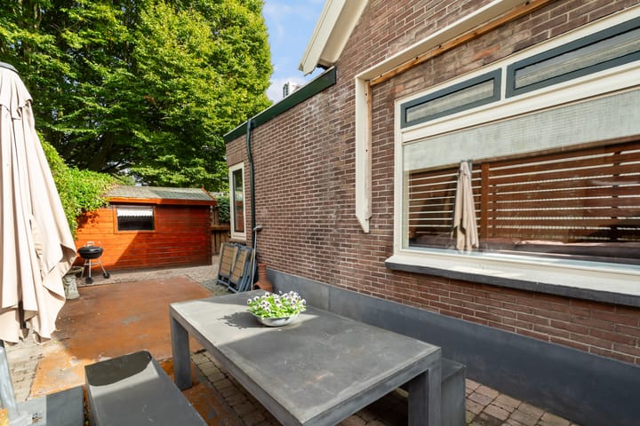 Hoekwoning te koop: J.W.C. Bloemstraat 45, Alphen Aan Den Rijn