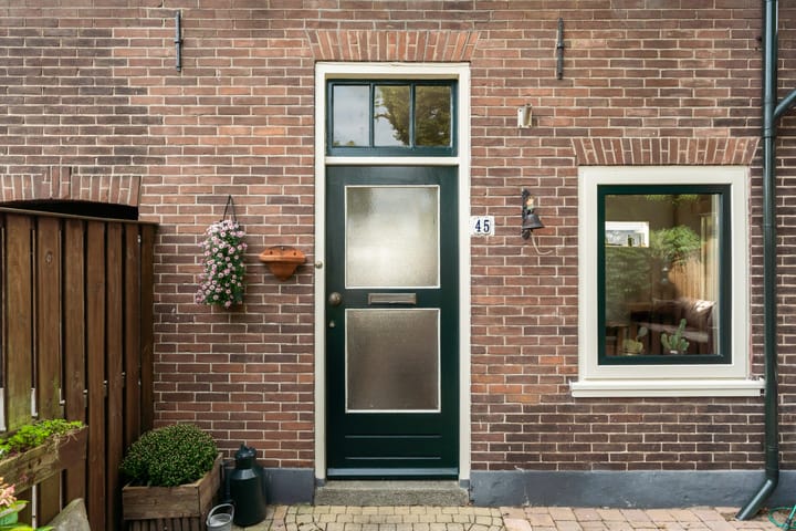 Hoekwoning te koop: J.W.C. Bloemstraat 45, Alphen Aan Den Rijn
