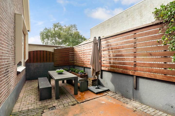Hoekwoning te koop: J.W.C. Bloemstraat 45, Alphen Aan Den Rijn