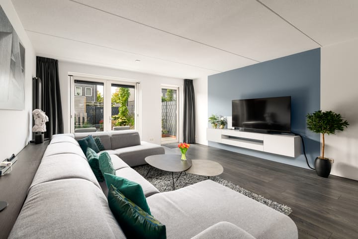 Hoekwoning te koop: Annie Zernikeweg 6, Heerenveen
