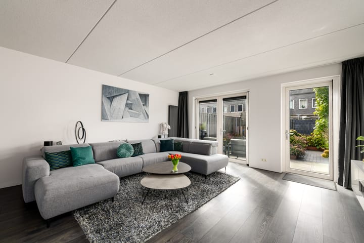 Hoekwoning te koop: Annie Zernikeweg 6, Heerenveen