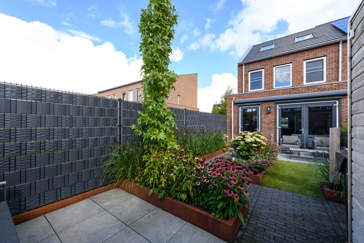 Hoekwoning te koop: Annie Zernikeweg 6, Heerenveen