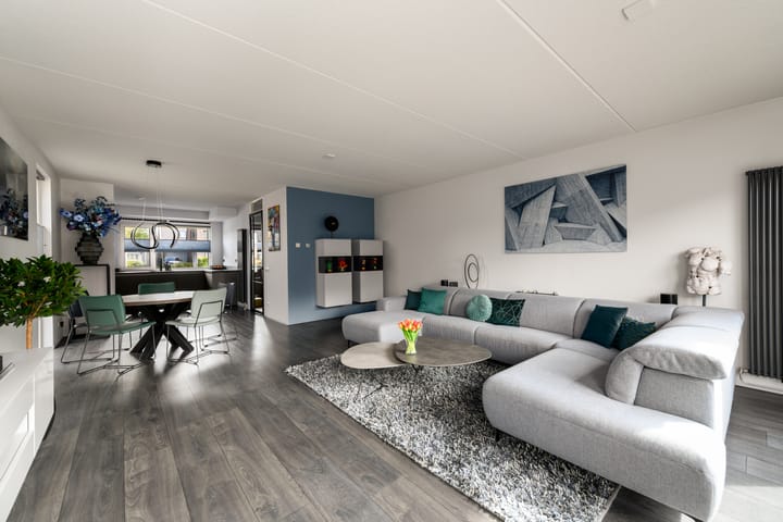 Hoekwoning te koop: Annie Zernikeweg 6, Heerenveen