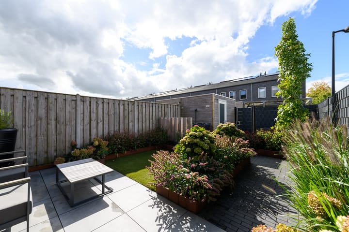 Hoekwoning te koop: Annie Zernikeweg 6, Heerenveen