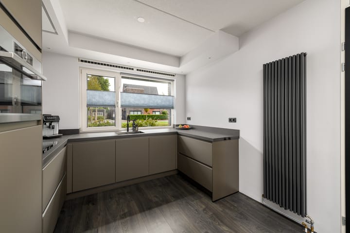 Hoekwoning te koop: Annie Zernikeweg 6, Heerenveen