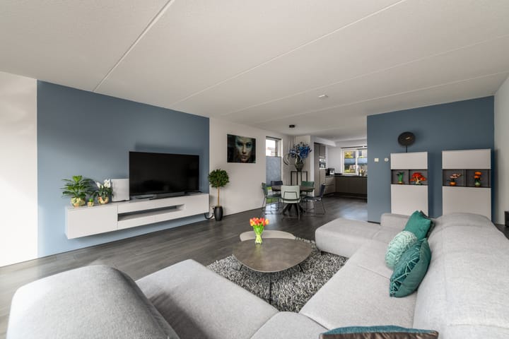 Hoekwoning te koop: Annie Zernikeweg 6, Heerenveen