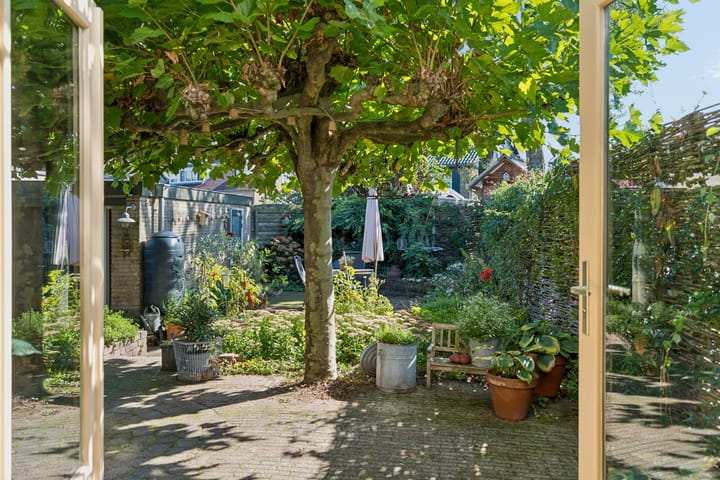 Twee-onder-één-kap te koop: Petuniastraat 16, Rhenen