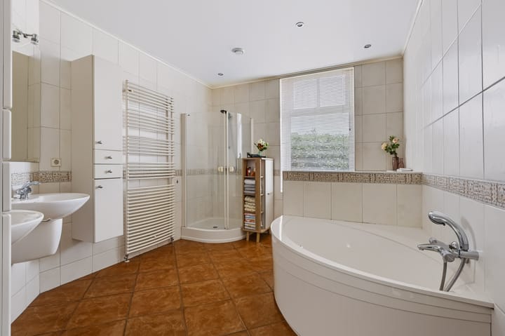 Vrijstaande woning te koop: Rijksweg 20, Bergen (Li)