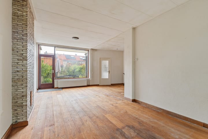Tussenwoning te koop: Burgemeester Bickerstraat 57, Diemen