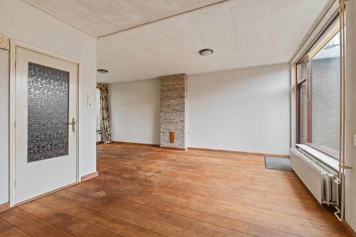 Tussenwoning te koop: Burgemeester Bickerstraat 57, Diemen