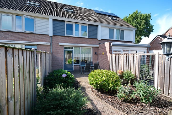 Tussenwoning te koop: Leendert Tulplaan 11, Ede