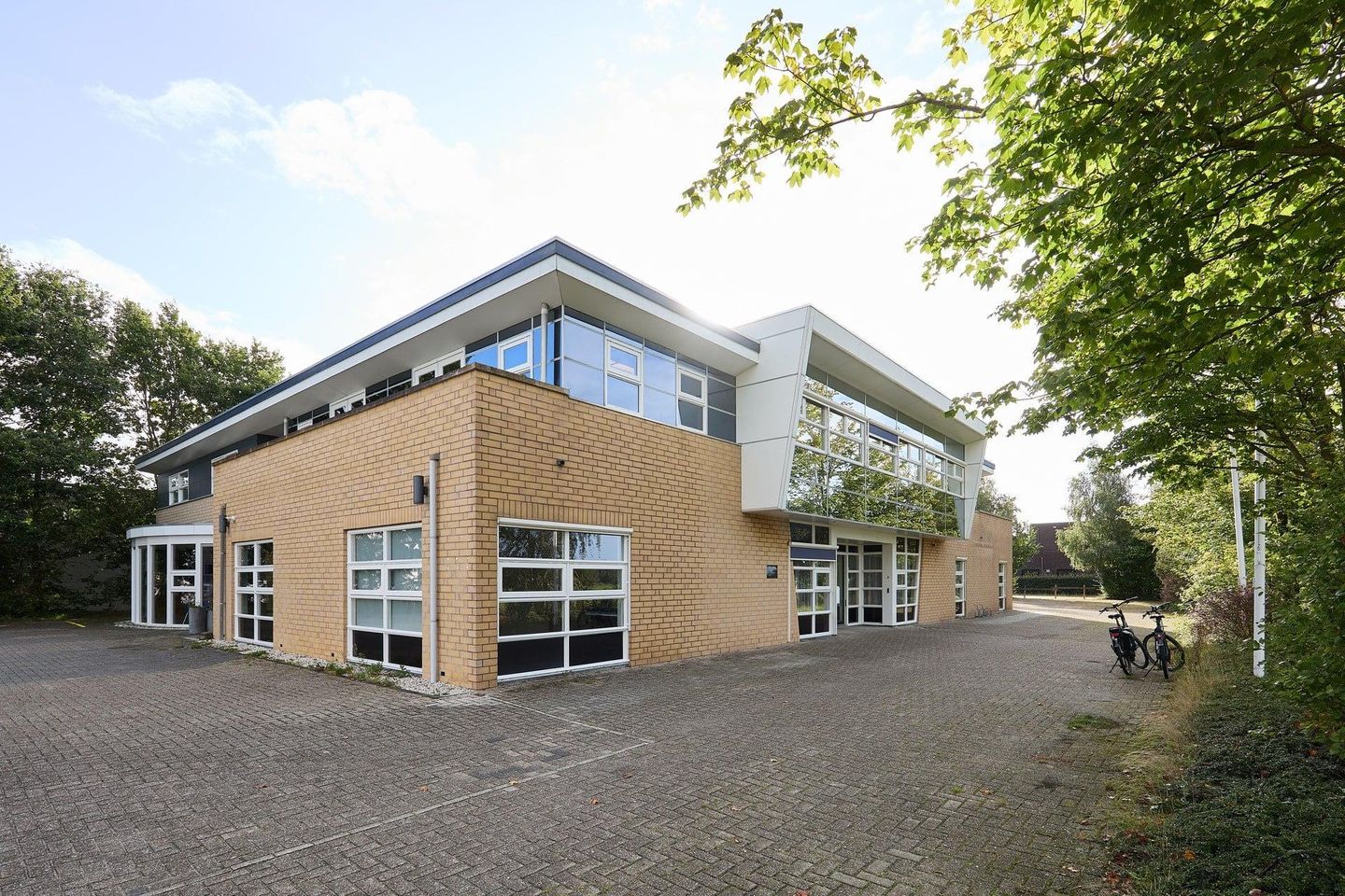 Bekijk foto 1 van Businesspark Friesland-West 45