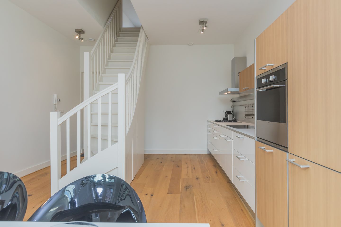 Photo 10 of Warmoesstraat 20-B