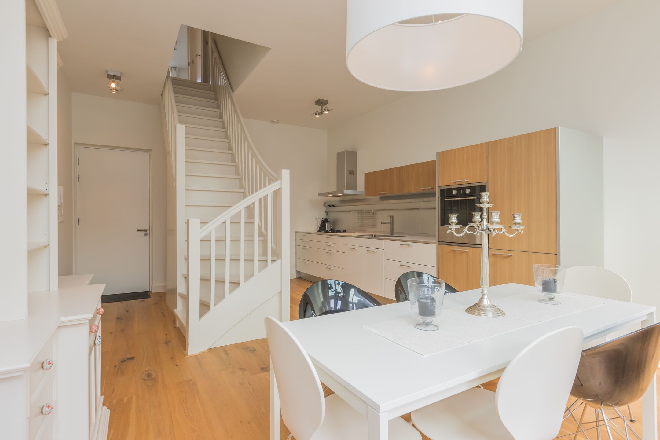 Photo 9 of Warmoesstraat 20-B
