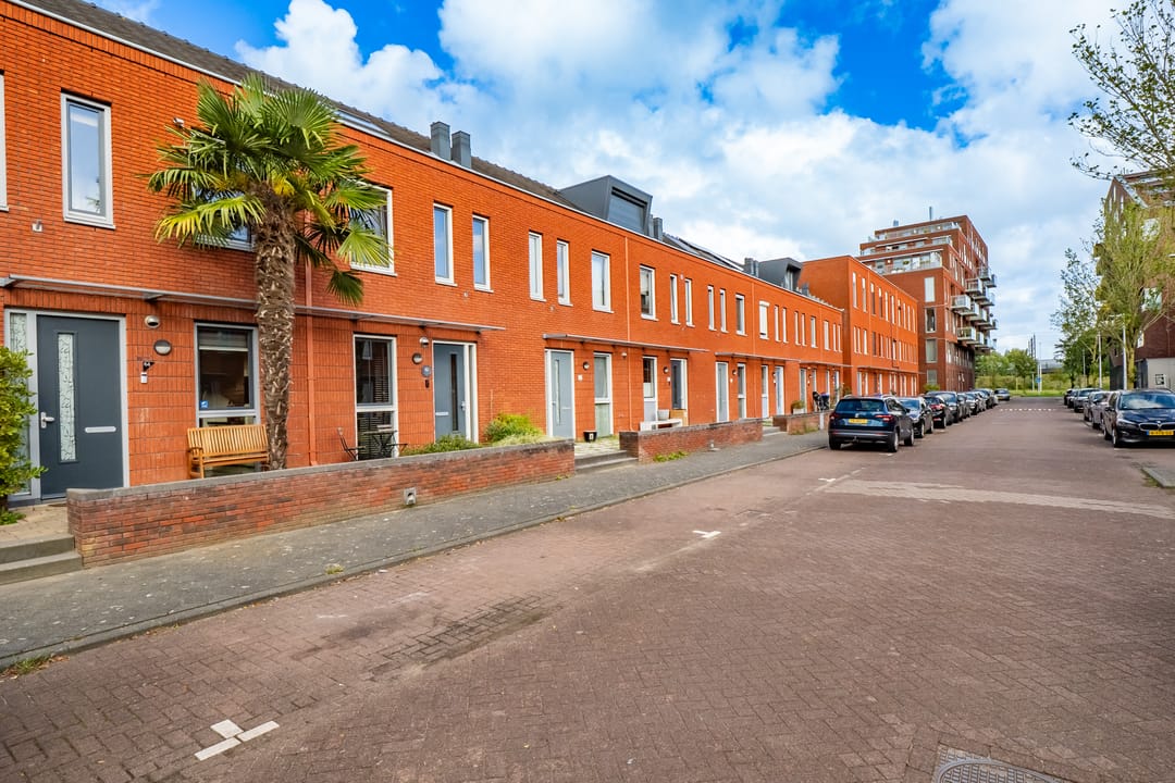Photo 37 of Joan Miróstraat 64