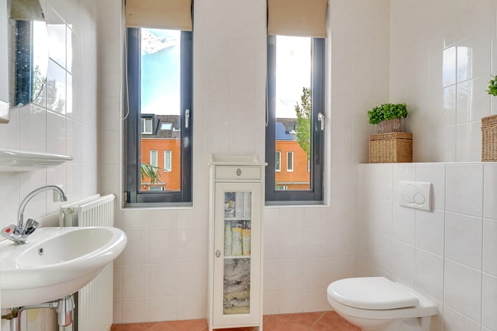 Tussenwoning te koop: Joan Miróstraat 64, Utrecht