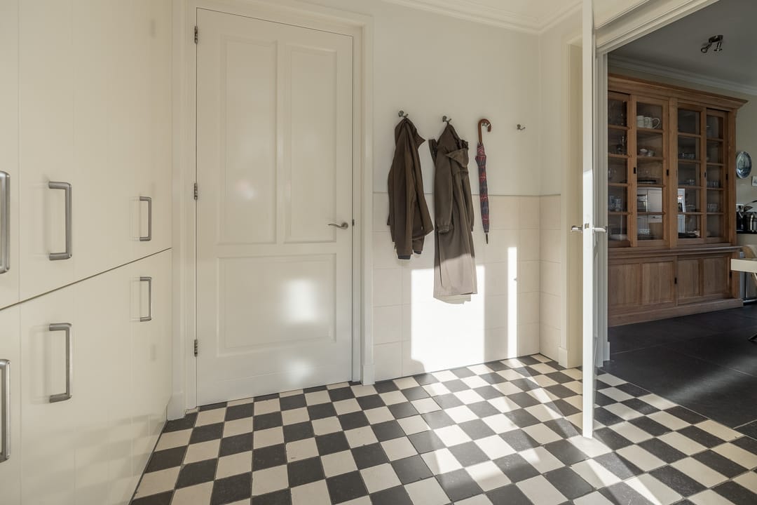 Photo 22 of Van Schothorststraat 1