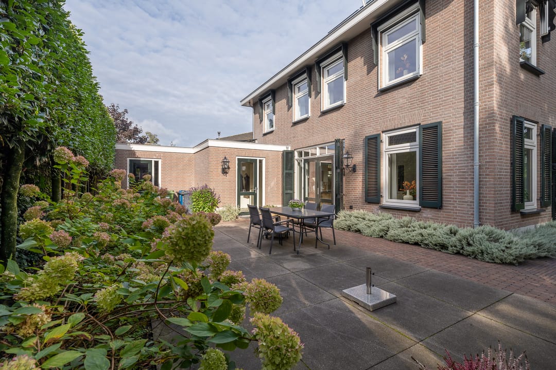 Photo 58 of Van Schothorststraat 1