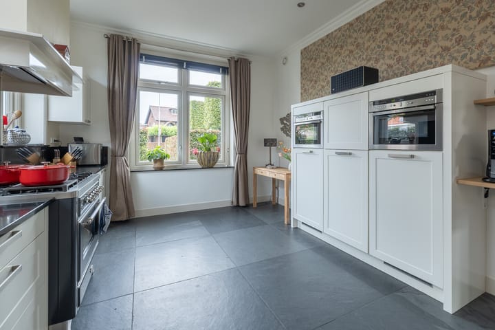 Vrijstaande woning te koop: Van Schothorststraat 1, Barneveld