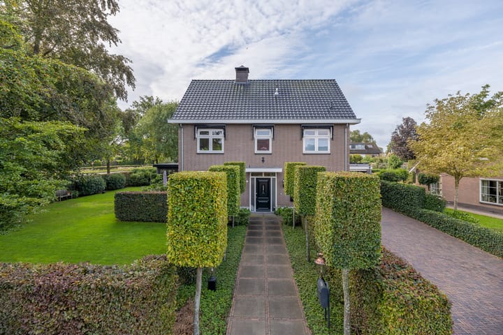 Vrijstaande woning te koop: Van Schothorststraat 1, Barneveld