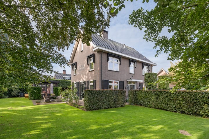 Vrijstaande woning te koop: Van Schothorststraat 1, Barneveld
