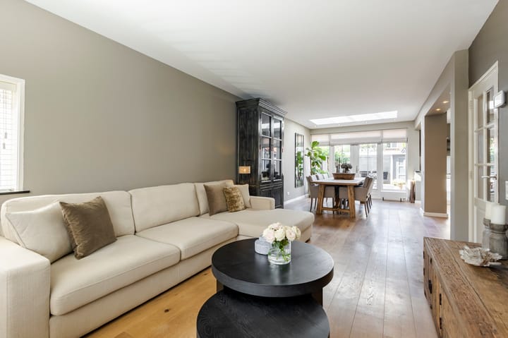 Photo 2 of Adama van Scheltemastraat 10