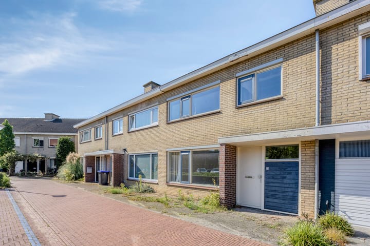 Tussenwoning te koop: Oranje-Bastion 22, Grave