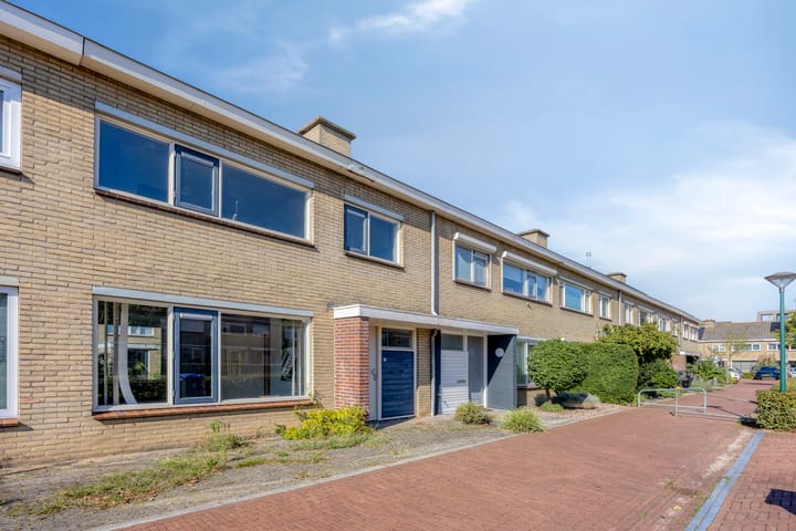 Tussenwoning te koop: Oranje-Bastion 22, Grave