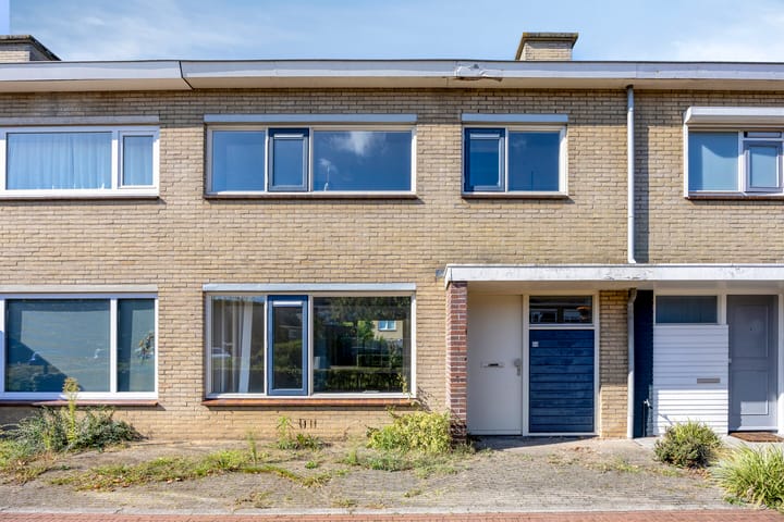 Tussenwoning te koop: Oranje-Bastion 22, Grave