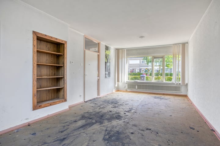 Tussenwoning te koop: Oranje-Bastion 22, Grave