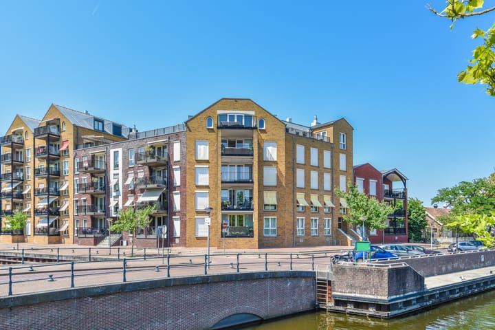 Appartement te koop: IJsbaankade 193, Huizen