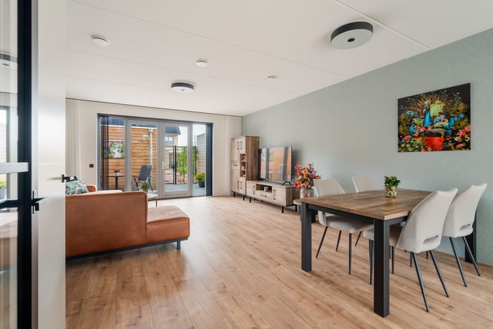 Tussenwoning te koop: Naardermeerstraat 4, Berkel En Rodenrijs