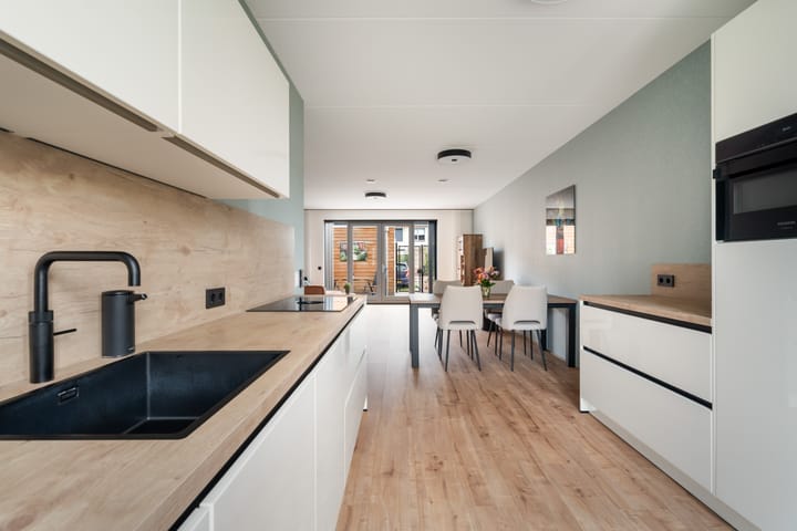 Tussenwoning te koop: Naardermeerstraat 4, Berkel En Rodenrijs
