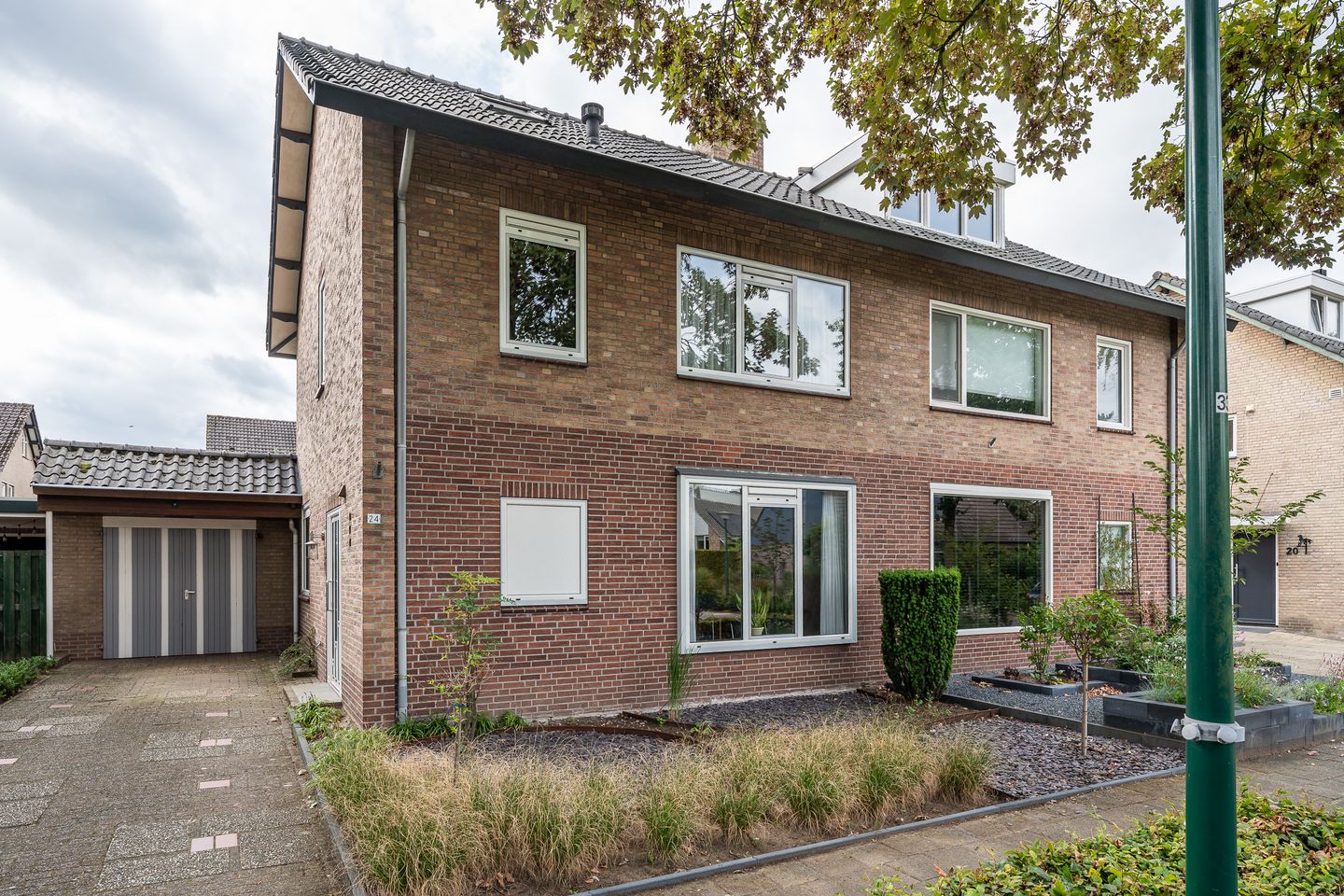 Foto 1 van Saturnus 24