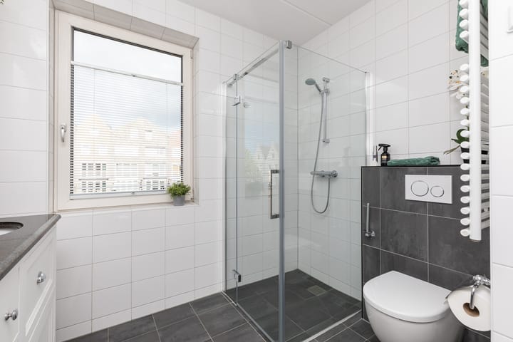Tussenwoning te koop: Charles Barklastraat 21, Almere