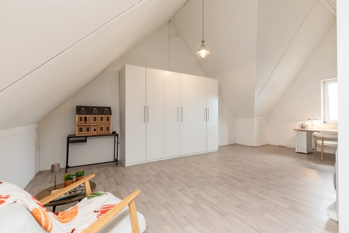 Tussenwoning te koop: Charles Barklastraat 21, Almere