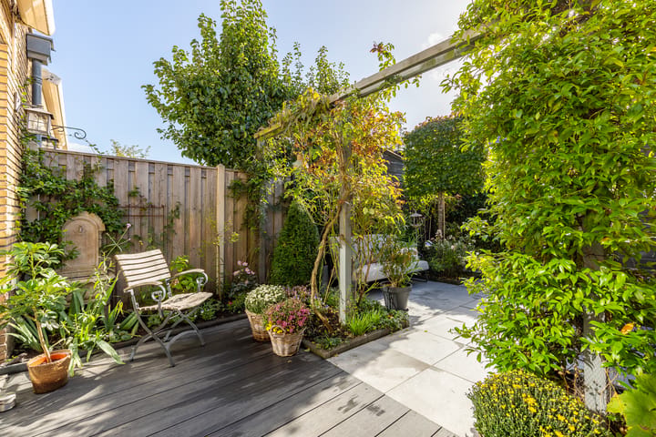 Tussenwoning te koop: Charles Barklastraat 21, Almere