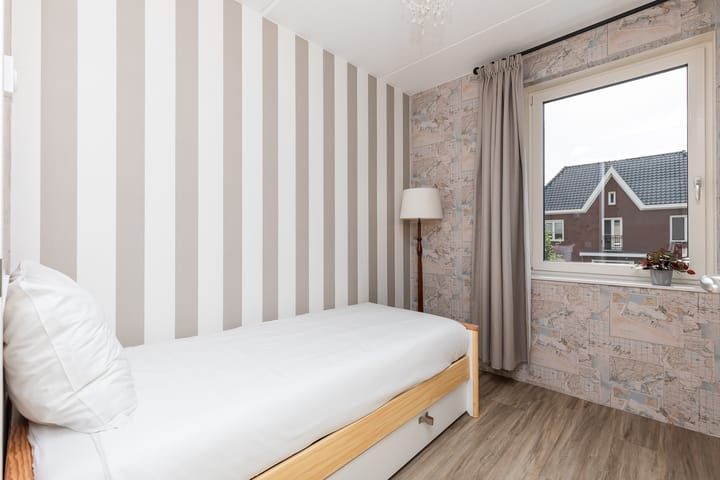 Tussenwoning te koop: Charles Barklastraat 21, Almere