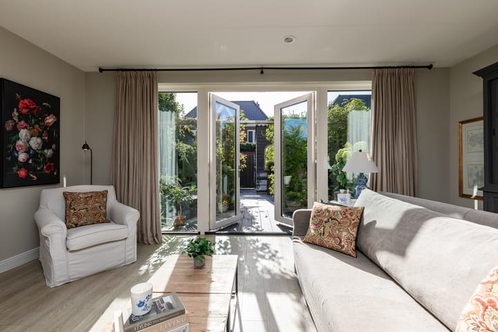 Tussenwoning te koop: Charles Barklastraat 21, Almere