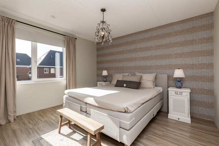 Tussenwoning te koop: Charles Barklastraat 21, Almere