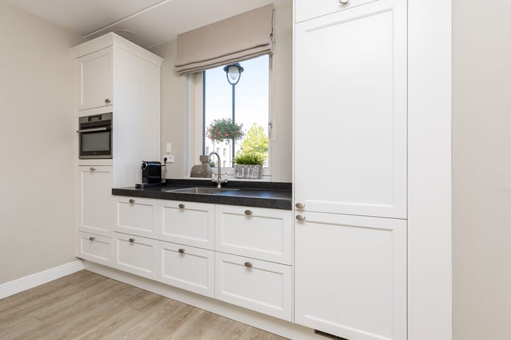 Tussenwoning te koop: Charles Barklastraat 21, Almere