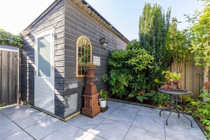 Tussenwoning te koop: Charles Barklastraat 21, Almere