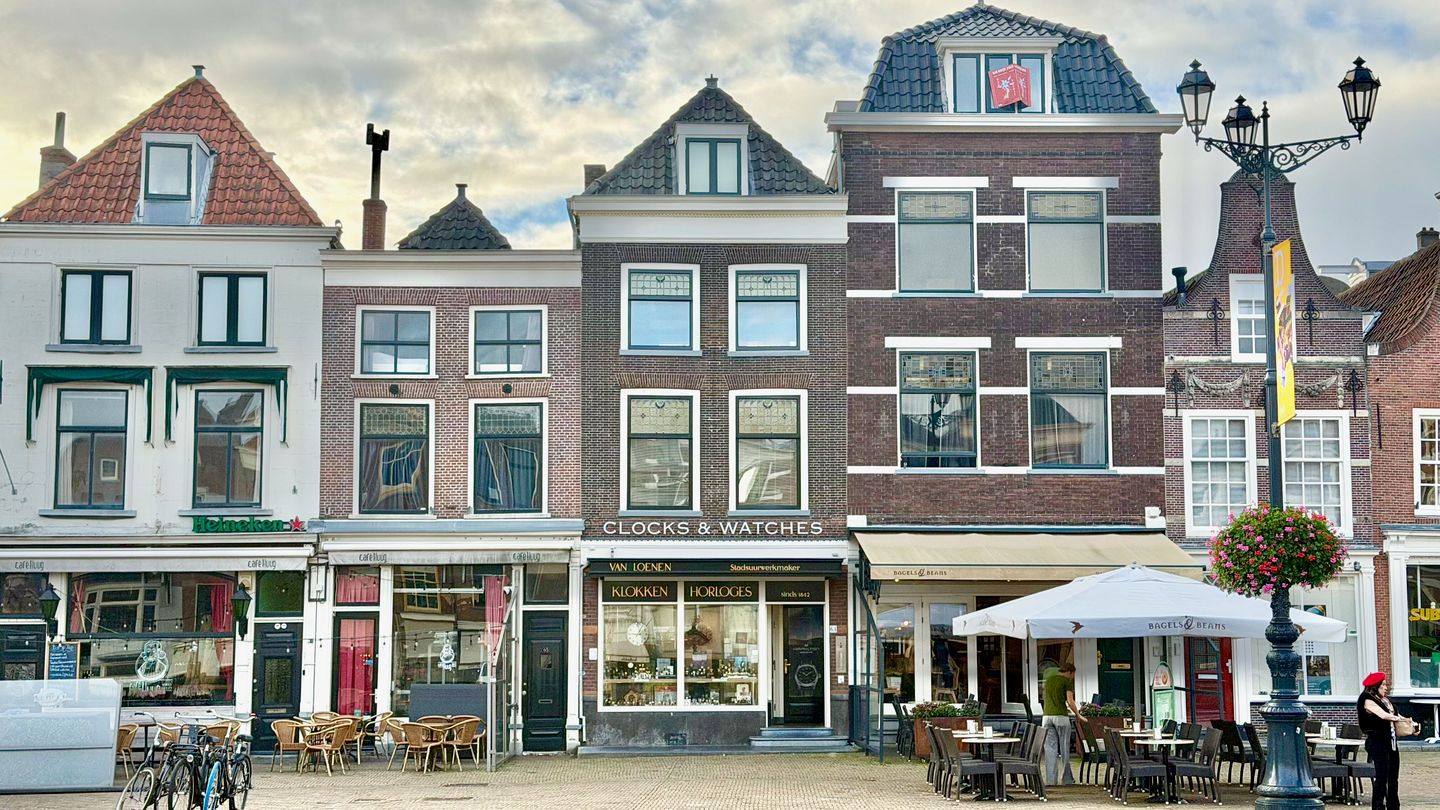 View photo 1 of Markt 63