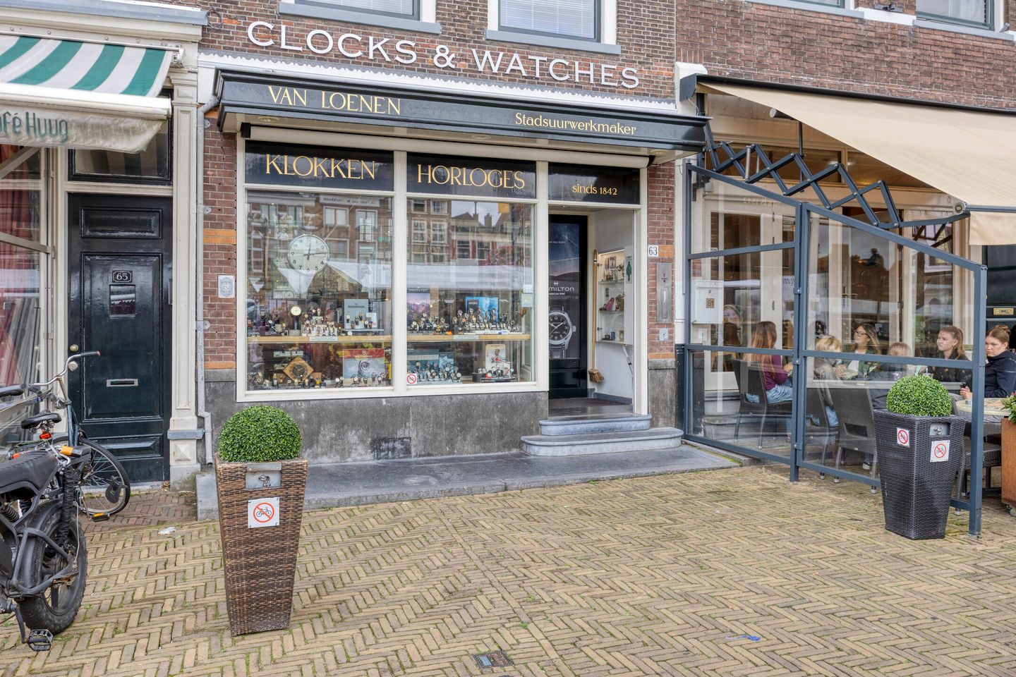 View photo 4 of Markt 63