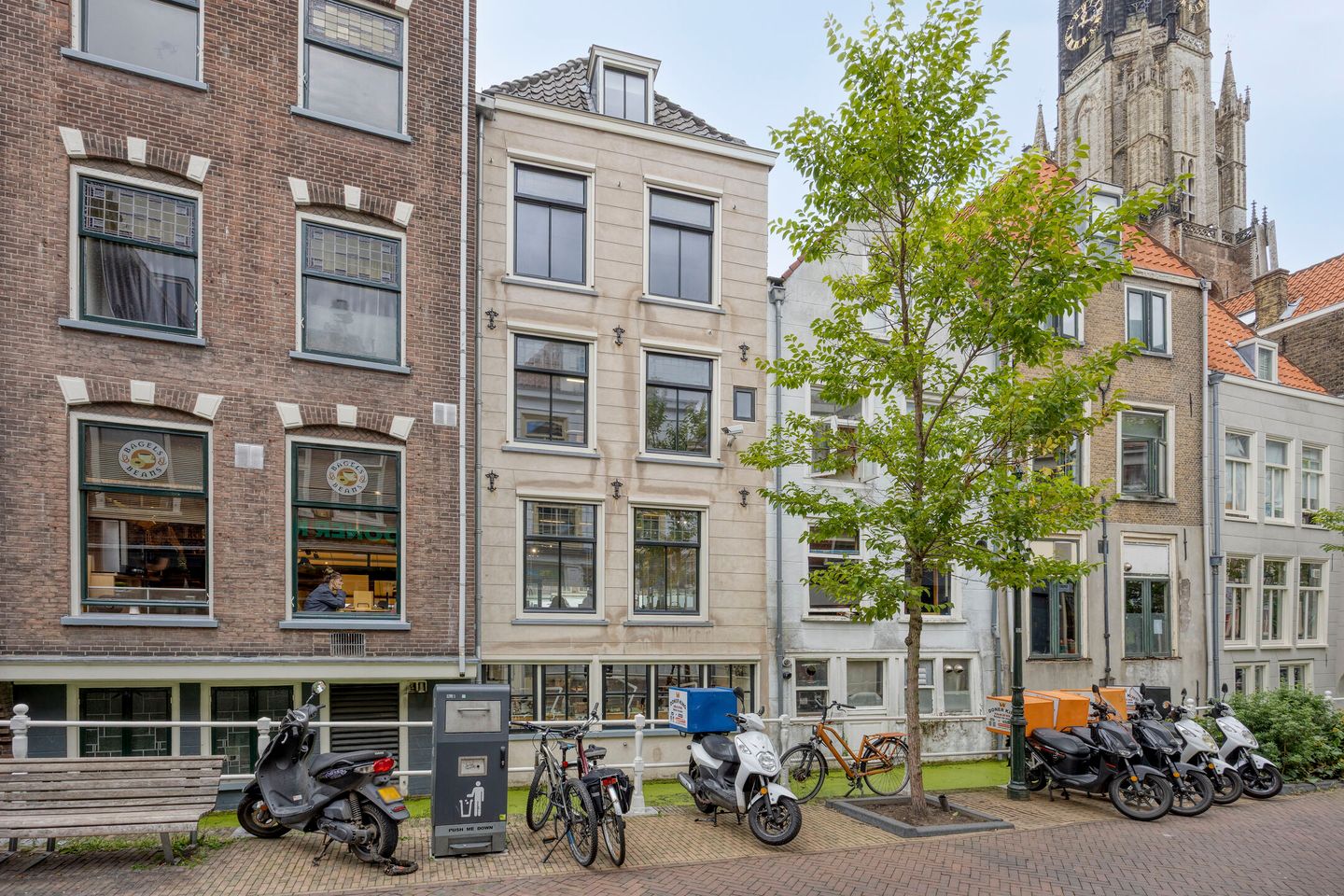 View photo 3 of Markt 63