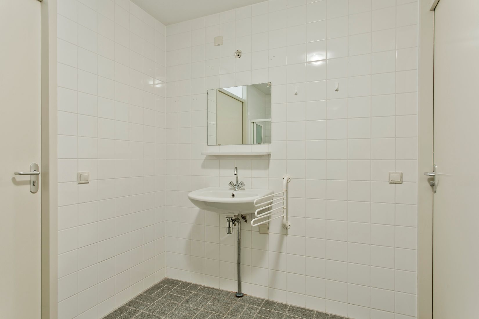 Foto 12 van Bloemendalsweg 13-F17